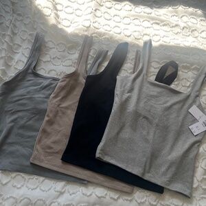 🌼HOLLISTER RIBBED SEAMLESS FABRIC TANK lot of 4🌼